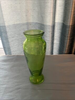 Vintage Smooth Emerald Green Glass Vase – Mid-Century Modern Minimalist Decor